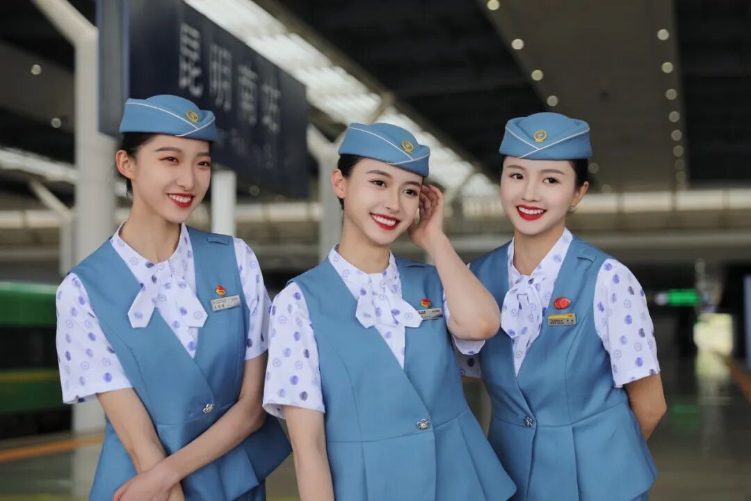 又美又飒！这些乘务员换上新制服！