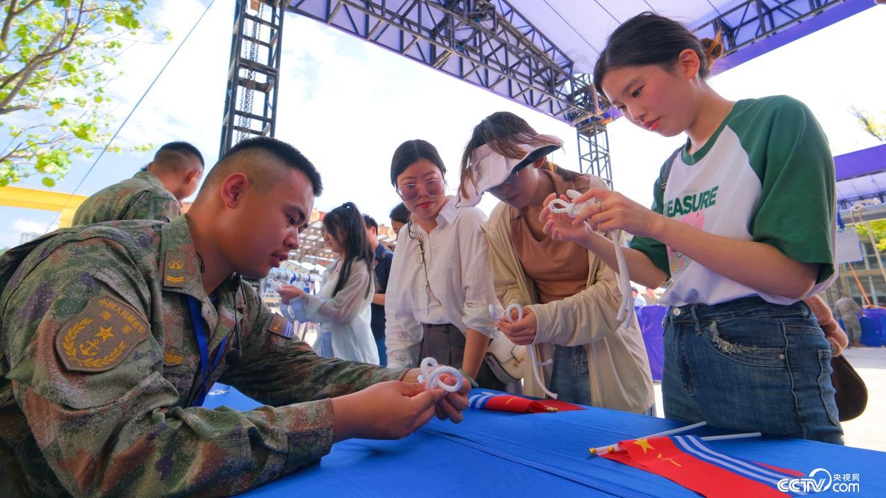 百年船政迎来海军铁甲风华 福州马尾舰艇开放活动开启 百年船政迎来海军铁甲风华 福州马尾舰艇开放活动开启