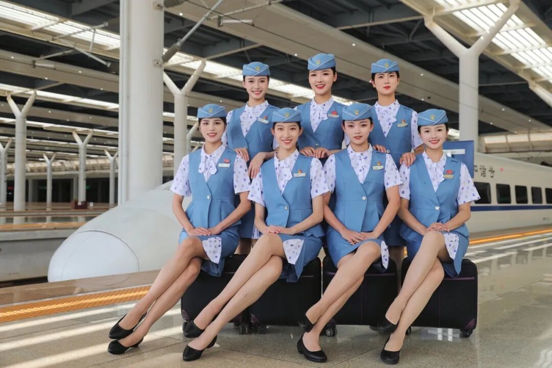 又美又飒！这些乘务员换上新制服！