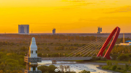 航天城的胡杨林让金秋具象化了 航天城的胡杨林让金秋具象化了