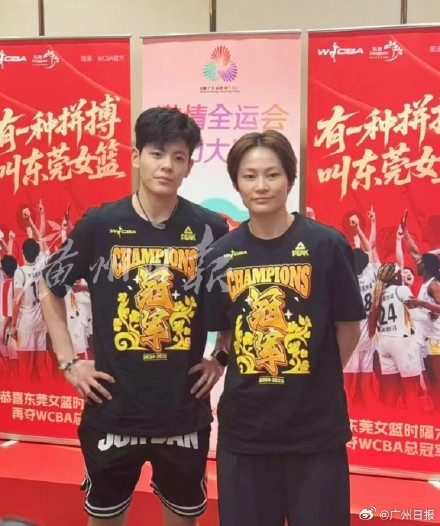 杨力维、杨舒予父亲去世