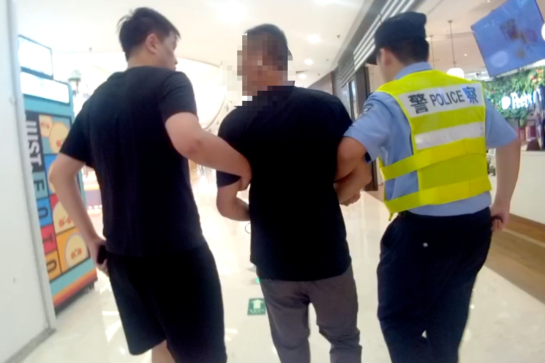 醉酒后睡马路边，醒来他的世界没有了“信号”