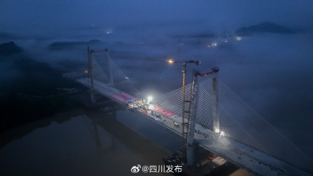 通车在望！成南高速扩容项目嘉陵江特大桥顺利合龙