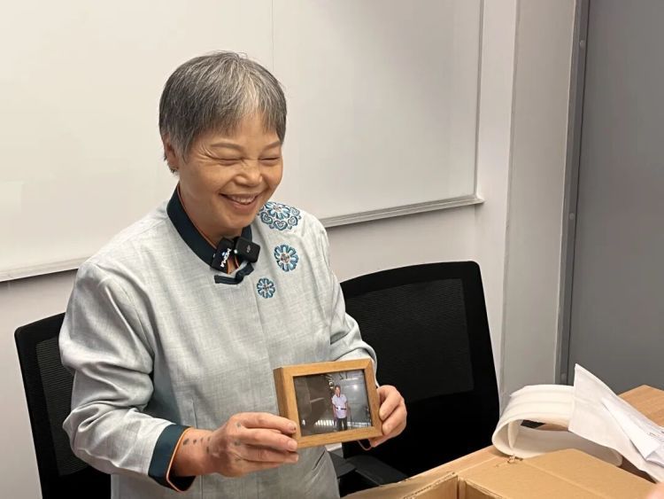 “T4安检口那个爱笑的保洁阿姨”,找到啦! “T4安检口那个爱笑的保洁阿姨”,找到啦!