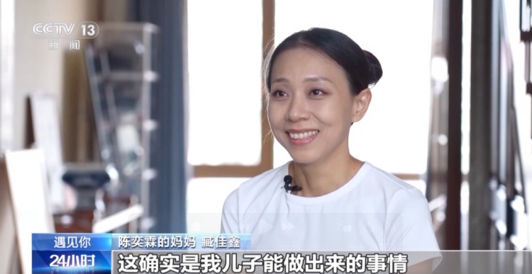 “一会儿就有人来开门，不要害怕，加油！”