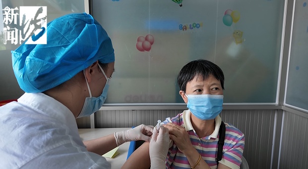 "疫苗三件套"，上海医生建议老年人都要接种！到底是哪三件？