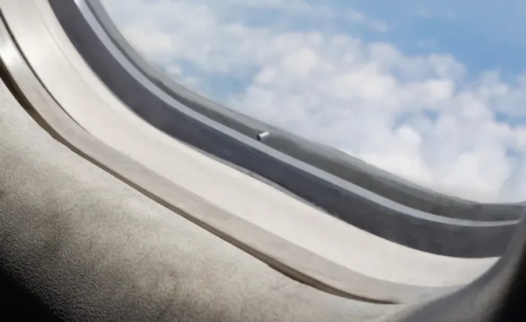 飞机舷窗为何设小孔？三个重要功能保障飞行安全