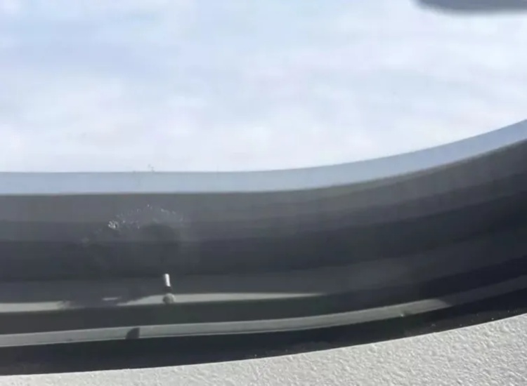 飞机舷窗为何设小孔？三个重要功能保障飞行安全