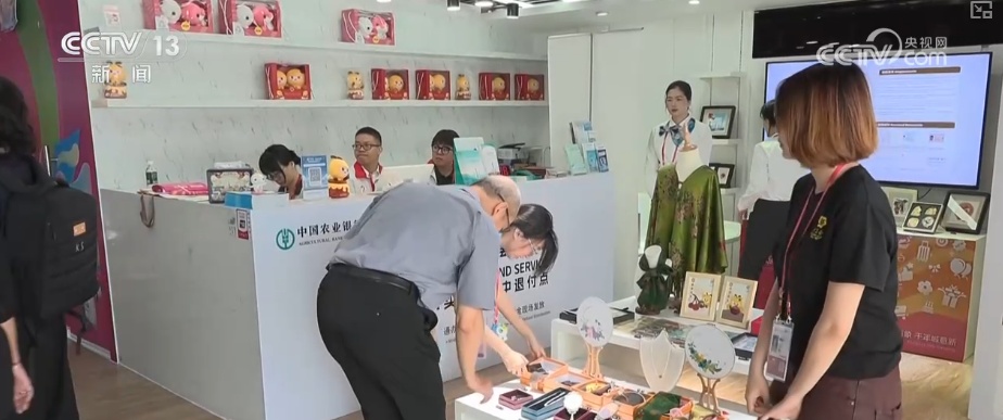 “买买买”更便利！“精细服务+政策红利”点燃广交会客商及国际游客消费热情