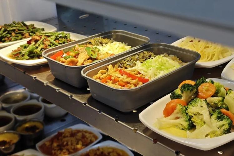 门店现炒！高铁盒饭上新了！