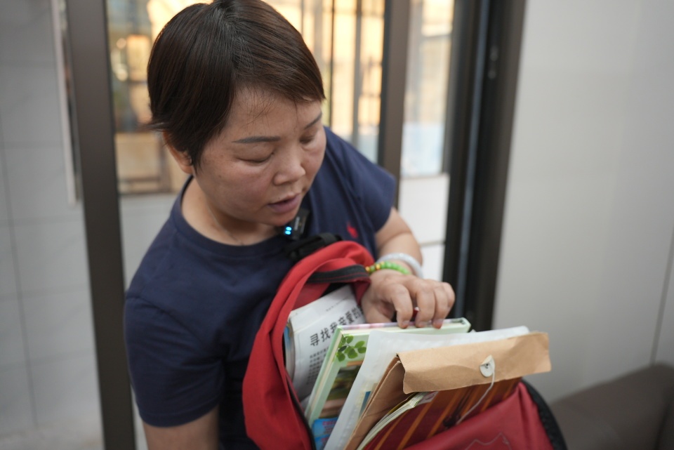 “大喇叭”一家团圆！在姐姐怀里被抢走18年的叶锐聪找到了，姐姐答谢宴举动让人心疼
