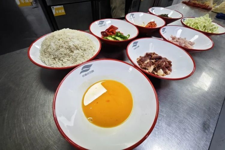 门店现炒！高铁盒饭上新了！