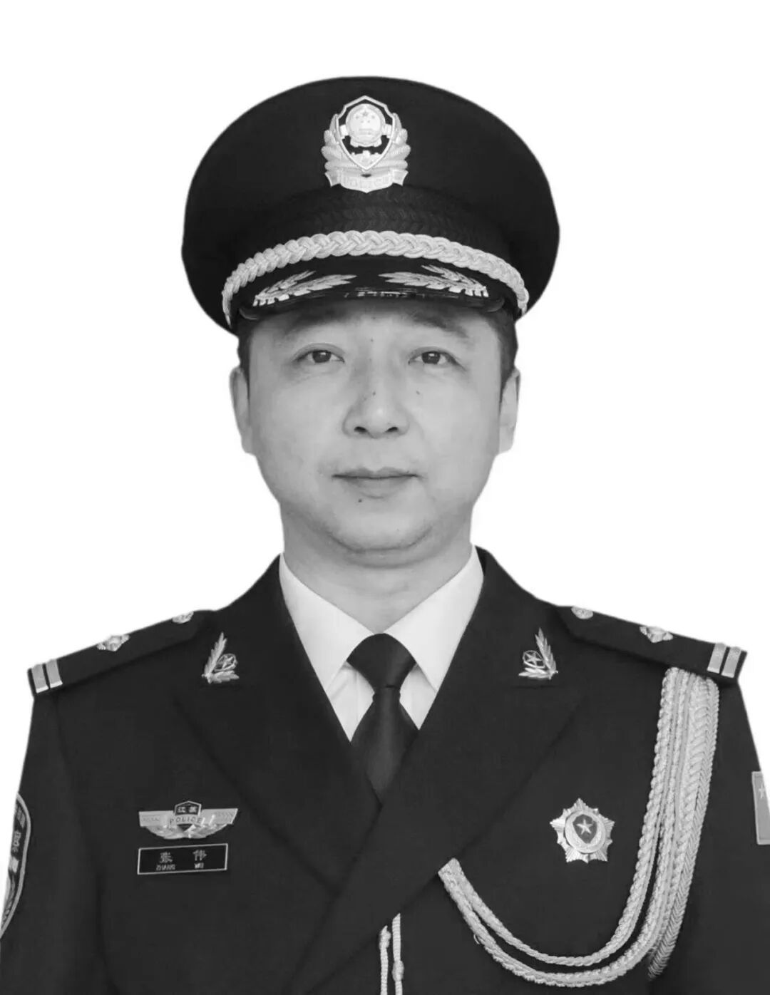 ⁠⁠41岁刑警因公牺牲，倒下前仍在破案追凶！