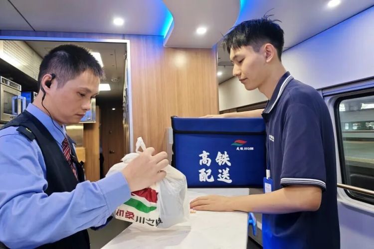 门店现炒！高铁盒饭上新了！