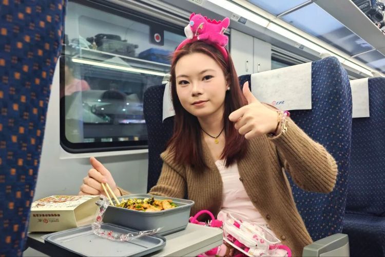 门店现炒！高铁盒饭上新了！