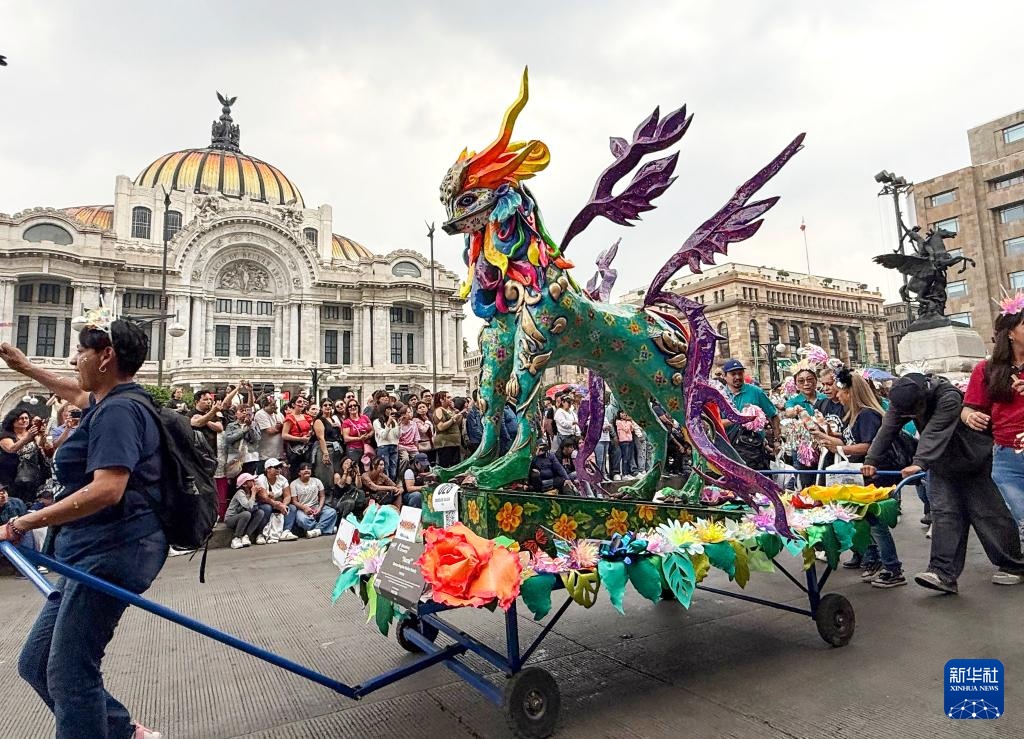 墨西哥举行魔幻动物大游行 墨西哥举行魔幻动物大游行