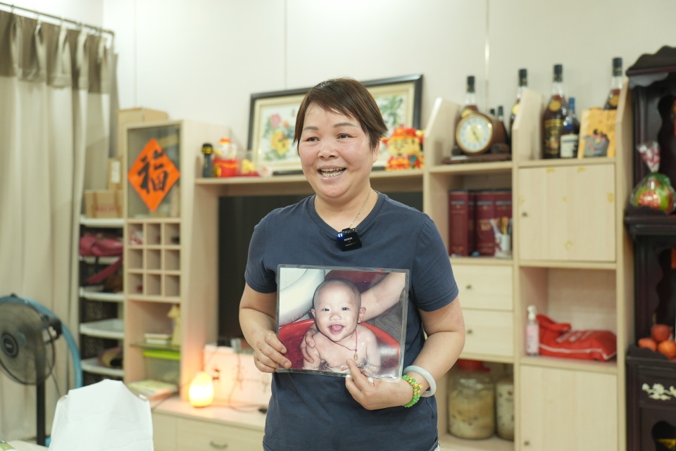 “大喇叭”一家团圆！在姐姐怀里被抢走18年的叶锐聪找到了，姐姐答谢宴举动让人心疼