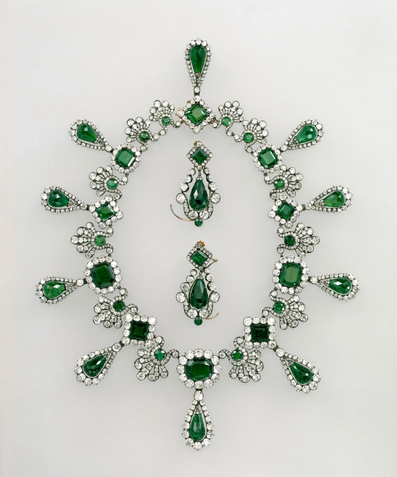 法国卢浮宫8件失窃藏品清单公布,2件已被找回 法国卢浮宫8件失窃藏品清单公布,2件已被找回