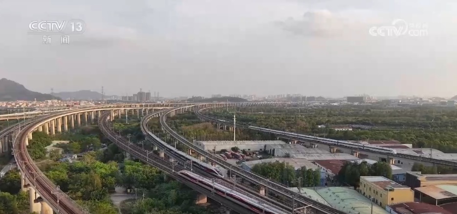 “十四五”期间高铁网不断织密 小站串起百姓幸福“生活圈” “十四五”期间高铁网不断织密 小站串起百姓幸福“生活圈”