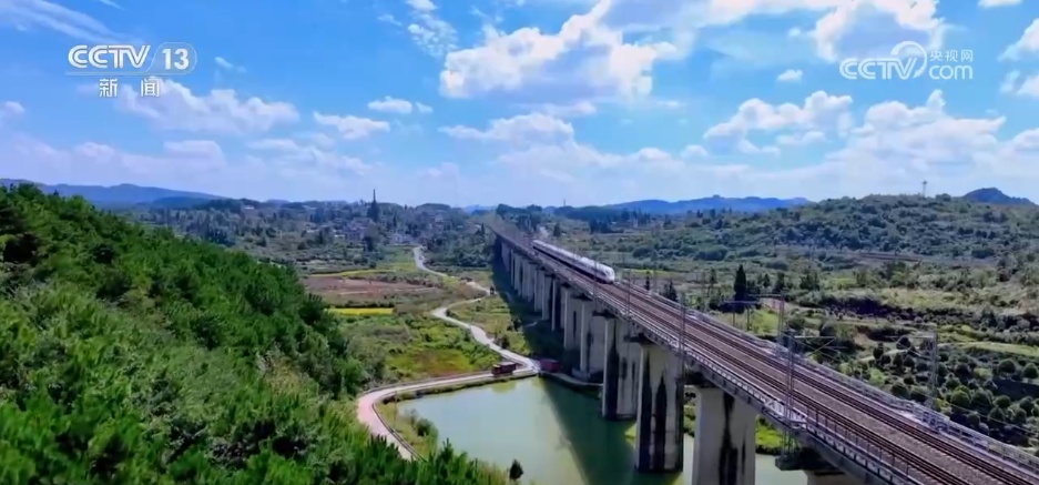 “十四五”期间高铁网不断织密 小站串起百姓幸福“生活圈” “十四五”期间高铁网不断织密 小站串起百姓幸福“生活圈”