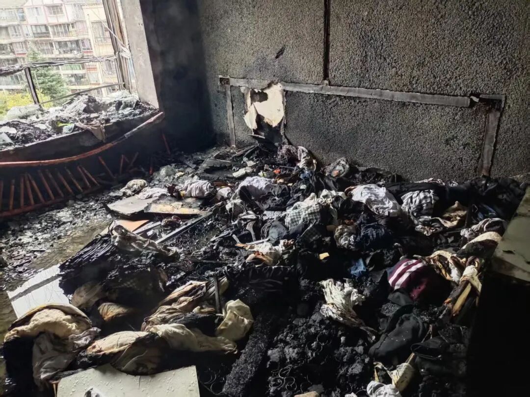 卧室发生火情，家里几乎被烧光！“通电搭子”惹祸