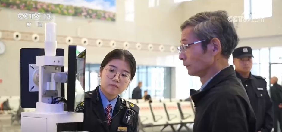 “十四五”期间高铁网不断织密 小站串起百姓幸福“生活圈” “十四五”期间高铁网不断织密 小站串起百姓幸福“生活圈”