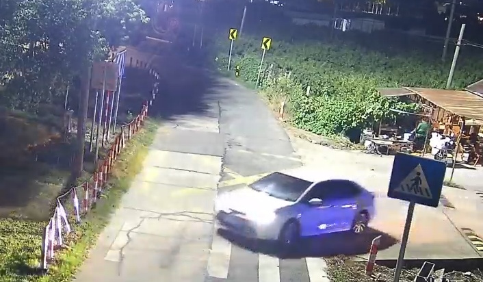 女子草丛藏11万现金,以奶茶杯为记号!民警却追回66.43万? 女子草丛藏11万现金,以奶茶杯为记号!民警却追回66.43万?