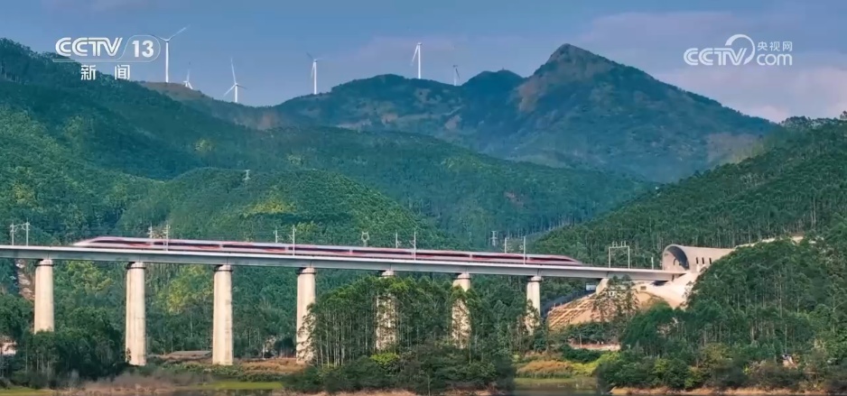 “十四五”期间高铁网不断织密 小站串起百姓幸福“生活圈” “十四五”期间高铁网不断织密 小站串起百姓幸福“生活圈”