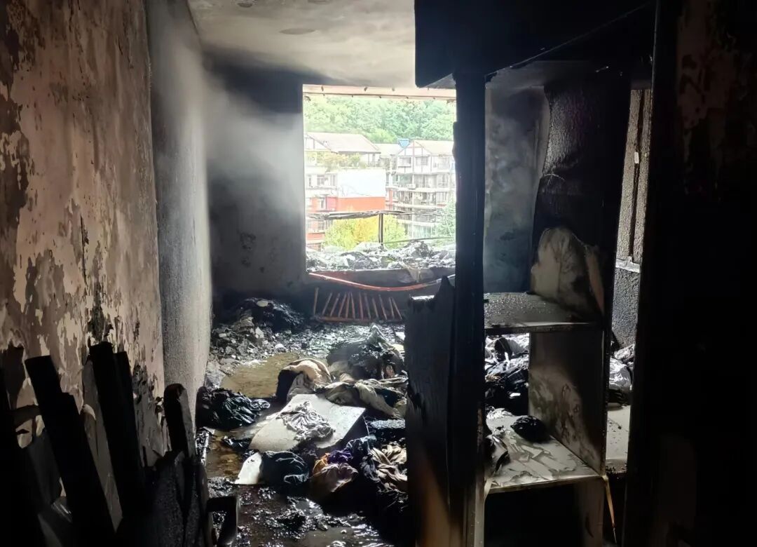 卧室发生火情，家里几乎被烧光！“通电搭子”惹祸