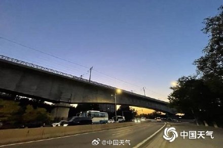 北京今天晴冷持续最低气温2℃ 明天迎降水过程高海拔山区有小雪