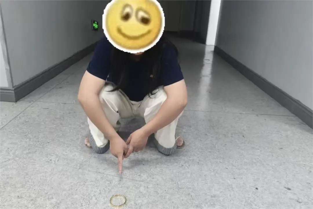 新娘金手镯被掉包成铜:感觉轻飘飘的,越想越不对!警方介入 新娘金手镯被掉包成铜:感觉轻飘飘的,越想越不对!警方介入