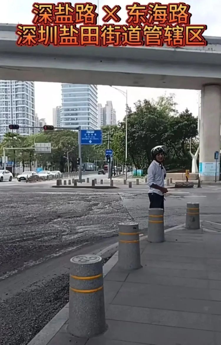 专治“行路难”,深圳“卷尺哥”火了!记者直击“指哪改哪”现场 专治“行路难”,深圳“卷尺哥”火了!记者直击“指哪改哪”现场