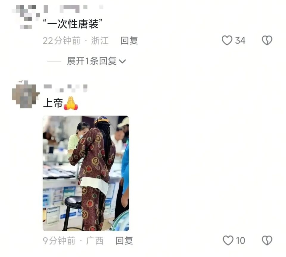 语言不通劝不住！外国游客误将寿衣当唐装要买，店主最后这么做