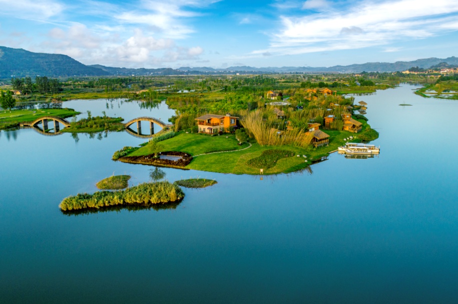 为给3万只候鸟让道，成达万高铁7条高压线“拐弯”6公里！