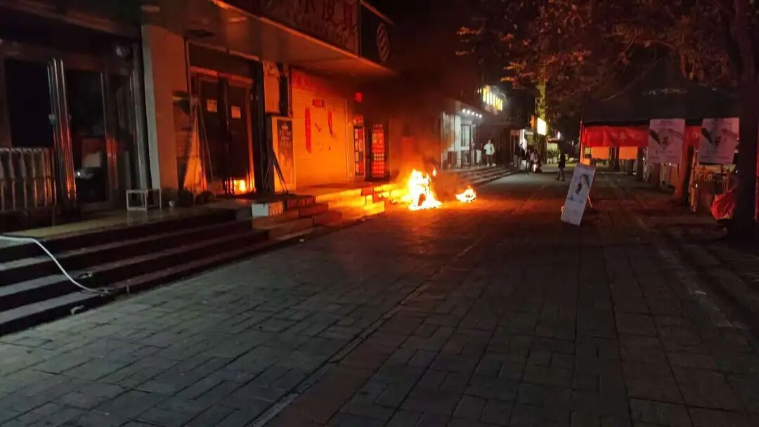 仅仅30秒，男子全身烧伤90%！别再这样充电