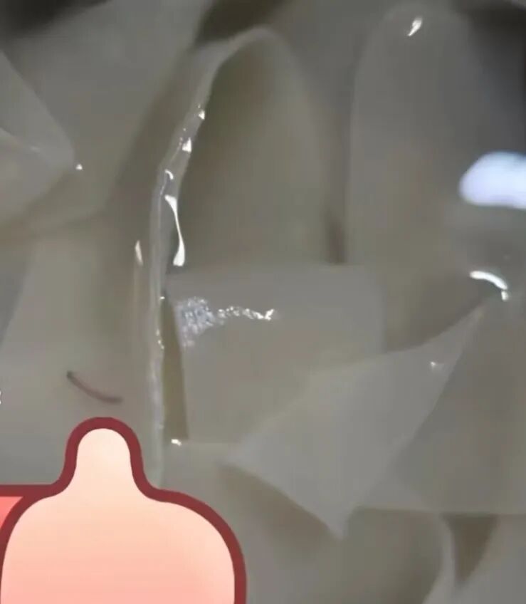每包都有“蛆”?网红品牌客服:是印度谷螟幼虫;此前刚因产品发霉致歉并召回 每包都有“蛆”?网红品牌客服:是印度谷螟幼虫;此前刚因产品发霉致歉并召回
