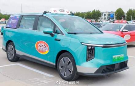 上海出租新车型可放6件大行李箱 280名高星级驾驶员点亮“红顶灯”