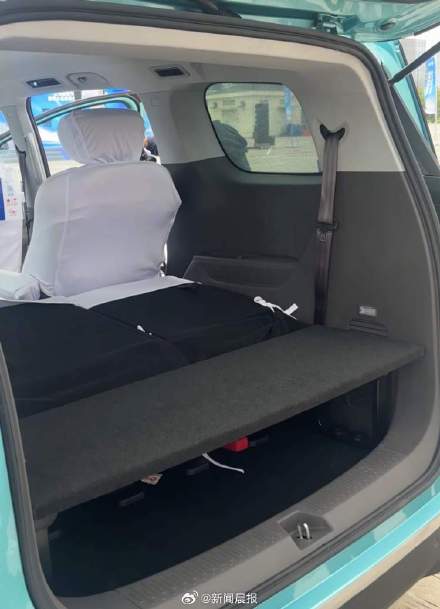 上海出租新车型可放6件大行李箱 280名高星级驾驶员点亮“红顶灯”