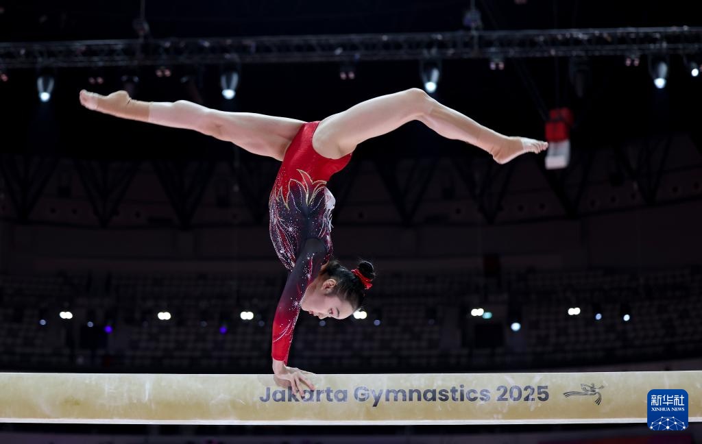 体操世锦赛:中国队亮相女子资格赛 体操世锦赛:中国队亮相女子资格赛