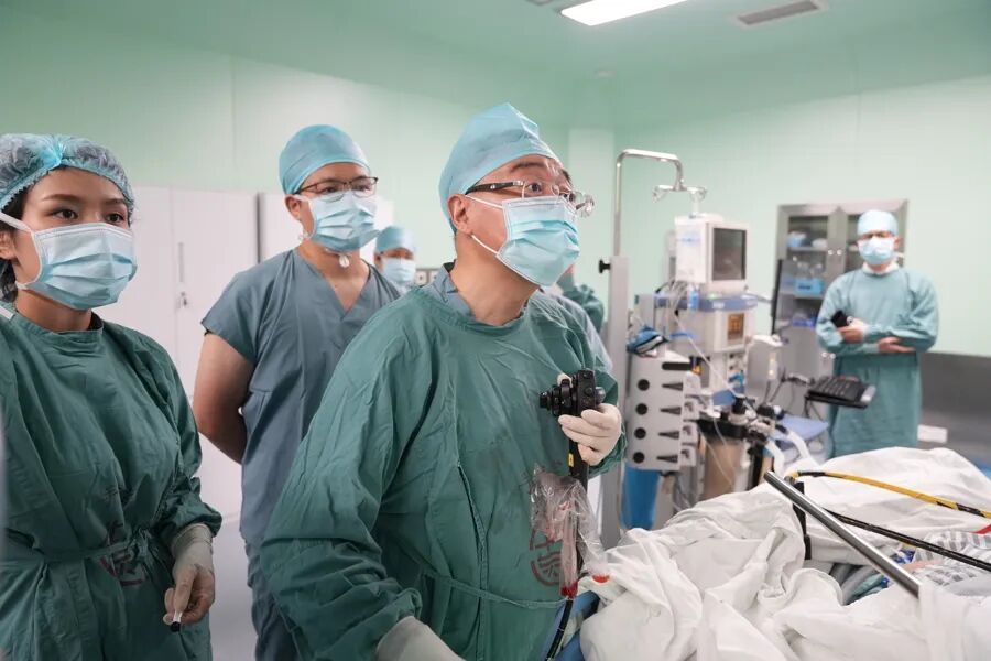 崩溃！因为一根小鱼刺，37岁男子竟要切肝保命？