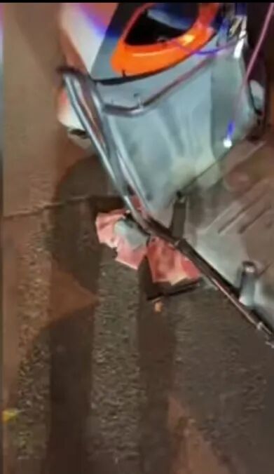 呼和浩特马路上突现一堆百元钞票!有人用电动自行车压住,掏出手机…!结果... 呼和浩特马路上突现一堆百元钞票!有人用电动自行车压住,掏出手机…!结果...