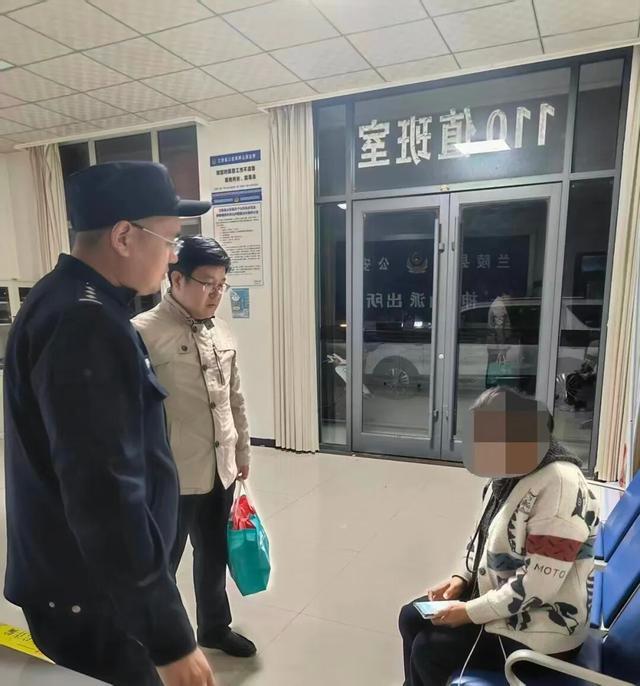 “别管我！”女子执意送10万给骗子，民警争分夺秒上演拦截战