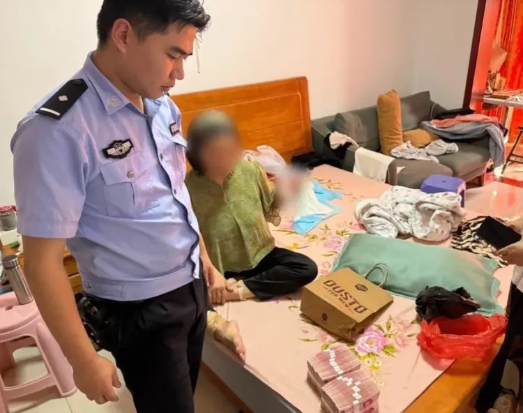 浙江女子紧攥20万现金大哭:我自己的钱,还不能自由支配?声泪俱下…… 浙江女子紧攥20万现金大哭:我自己的钱,还不能自由支配?声泪俱下……