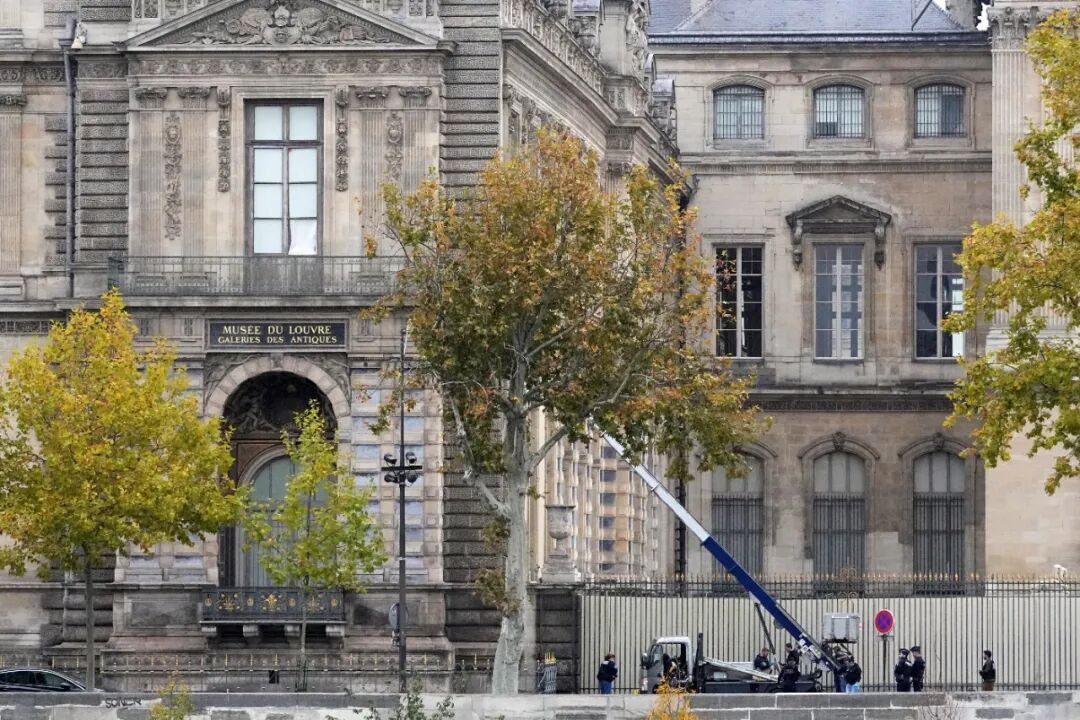 卢浮宫重新开放,馆长辞职遭拒!案发时4名无武器保安在场 卢浮宫重新开放,馆长辞职遭拒!案发时4名无武器保安在场