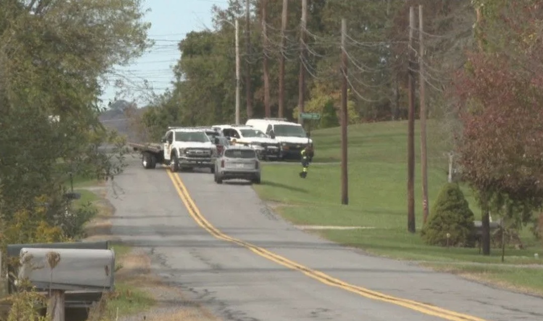 美国24岁小伙撞见母亲与他人在家门口卡车内亲热,持枪射杀男子后报警自首 美国24岁小伙撞见母亲与他人在家门口卡车内亲热,持枪射杀男子后报警自首