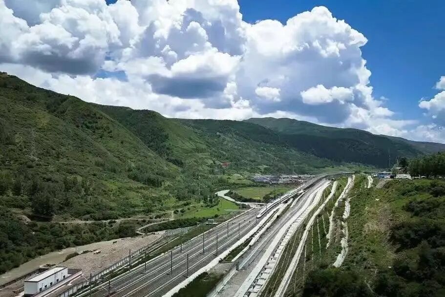 太火爆!黄龙九寨站开始扩建:候车面积将增加一倍 太火爆!黄龙九寨站开始扩建:候车面积将增加一倍