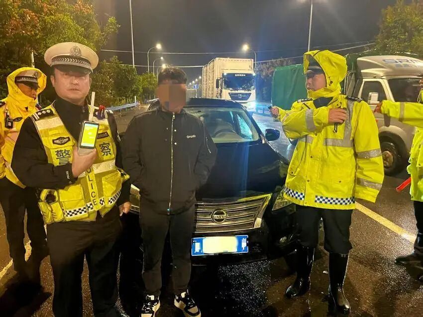 喝酒壮胆还无证驾驶？抓了！