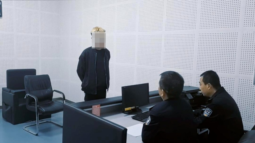 西安警方通报“20岁男子开无牌车在十字路口漂移闯红灯”：行拘10日，扣6分并罚款700元