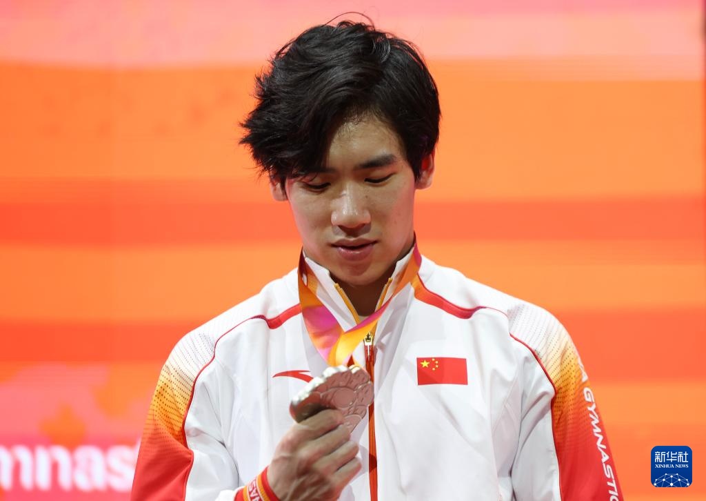 体操世锦赛:张博恒获得男子个人全能亚军 体操世锦赛:张博恒获得男子个人全能亚军