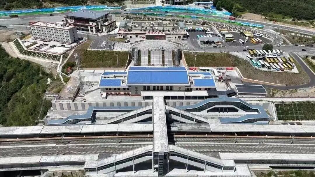 太火爆!黄龙九寨站开始扩建:候车面积将增加一倍 太火爆!黄龙九寨站开始扩建:候车面积将增加一倍